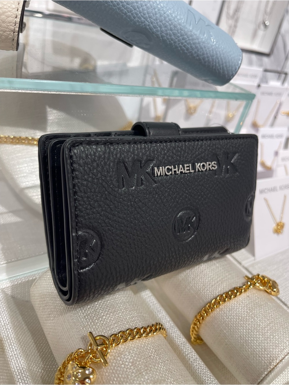 Michael Kors Jet Set Travel Medium  MK Logo Debossed Bifold Wallet
Black 
NWT - Picture 9 of 16